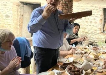 რას ამბობს გამყრელიძე ქეიფის ამსახველ ფოტოზე