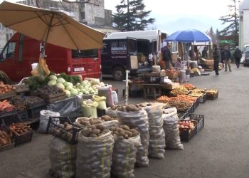 “ეგ ფასები ჩვენთვის არის მაღალი, თორემ ხელისუფლებას რა ენაღვლება” – ოზურგეთელები კვების პროდუქტების ფასების შესახებ