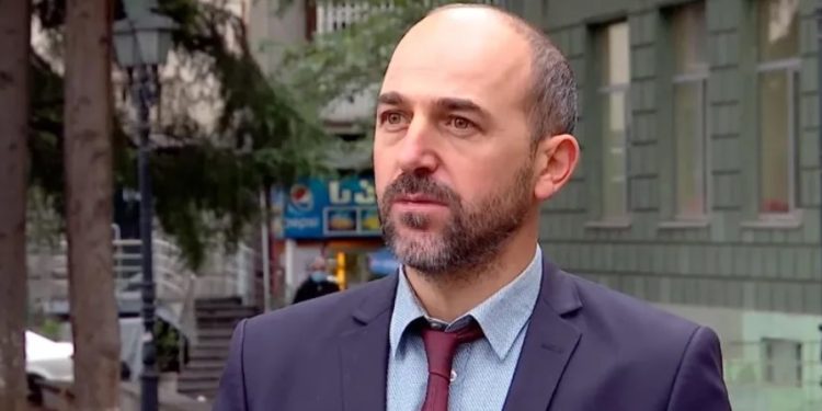 პოლიციამ ეკონომიკური ექსპერტის, რამაზ გერლიანის წერილს და მობილურ ტელეფონს მიაკვლია