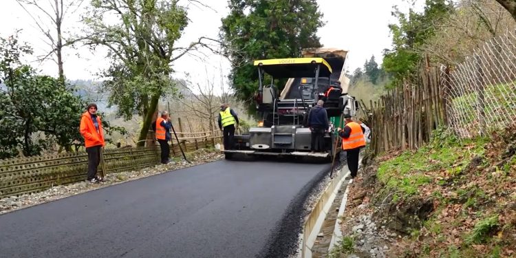 ლანჩხუთის 11 სოფელში შიდა გზების რეაბილიტაცია მიმდინარეობს