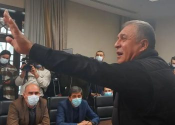 თბილისის საკრებულოს ურბანული კომისიის სხდომაზე ხმაური და სიტყვიერი დაპირისპირება იყო