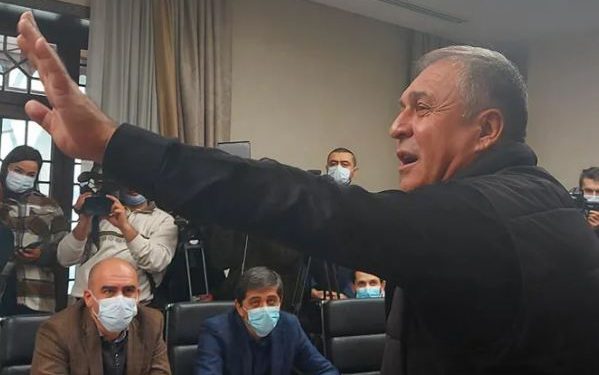 თბილისის საკრებულოს ურბანული კომისიის სხდომაზე ხმაური და სიტყვიერი დაპირისპირება იყო