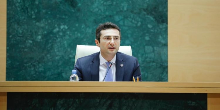 სად მიდის პარლამენტის აწ უკვე ყოფილი თავმჯდომარე კახა კუჭავა