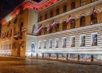 სამ ლატვიელ დეპუტატს „კოვიდ-19“-ის ვაქცინაციაზე უარის გამო ხმის უფლება დროებით ჩამოართვეს