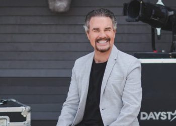 ტელეწამყვანი, რომელიც მაყურებლებს აცრის ნაცვლად ლოცვას ურჩევდა, COVID-19-ით გარდაიცვალა