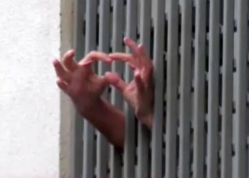 მიხეილ სააკაშვილი გორის სამხედრო ჰოსპიტლის პალატიდან ავტოკოლონის მონაწილეებს მიესალმა