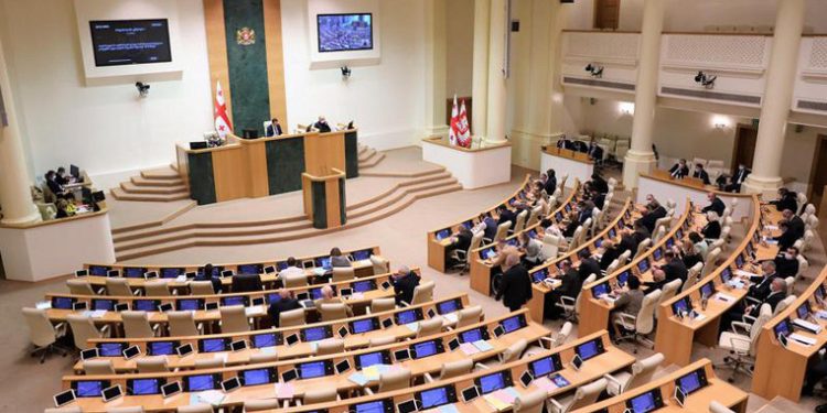 საშემოსავლო გადასახადი არ განახევრდება – პარლამენტის გადაწყვეტილება