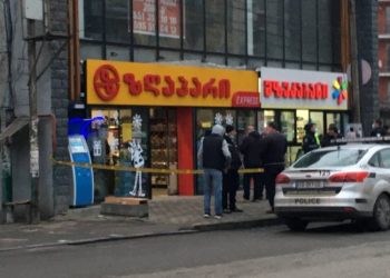 ძარცვა თბილისში – მაღაზია “ზღაპარიდან” არასრულწლოვნებმა სიგარეტი ძალის გამოყენებით წაიღეს
