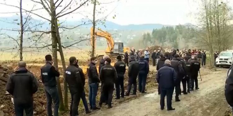 დაპირისპირება სამართალდამცავებსა და ადგილობრივებს შორის ქობულეთში