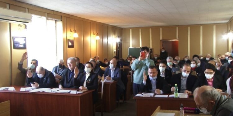 ოზურგეთის 2022 წლის ბიუჯეტს 45 დეპუტატიდან მხარი 28 დეპუტატმა დაუჭირა