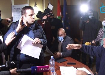 ვიდეო – ხმაური და დაპირისპირება ოზურგეთის საკრებულოს სხდომაზე