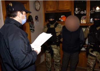 ”ქურდულ სამყაროსთან” კავშირში მყოფი 9 პირი დააკავეს, ისინი ტაქსის მძღოლებს “ქურდულ საერთოში” ფულის გადახდას აიძულებდნენ