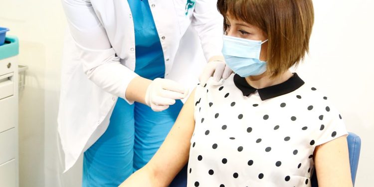 ჯანდაცვის მინისტრი განმარტავს, რატომ არ აიცრა მე-2 დოზით