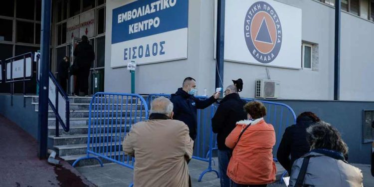 ადგილობრივი მედიის ინფორმაციით, საბერძნეთში 60 წელს გადაცილებული არავაქცინირებული პირები ყოველთვე 100 ევროთი დაჯარიმდებიან