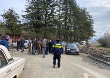 ოზურგეთი-ჩოხატაურის დამაკავშირებელ საავტომობილო გზაზე მიმდინარე აქციაზე ნაციონალური მოძრაობის წევრები დააკავეს