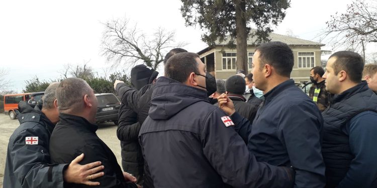 ვიდეო – აქციაზე ნაციონალური მოძრაობის წევრები ბესო ქათამაძე და შალვა თავდიშვილი დააკავეს