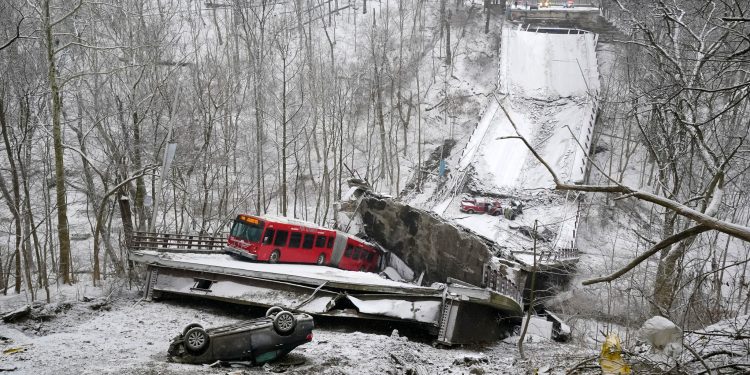 ბაიდენის ვიზიტის დღეს პიტსბურგში ხიდი ჩაინგრა