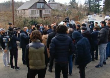 ვიდეო – აქცია ჩოხატაური-ოზურგეთის საავტომობილო გზაზე – რას ითხოვს მოსახლეობა