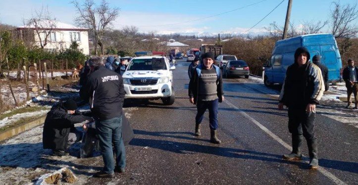 ხობში მიკროვატობუსის და სატვირო ავტომანქანის შეჯახების შედეგად ახალგაზრდა ქალი გარდაიცვალა