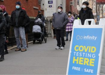 ნაკლებად მომაკვდინებელი ომიკრონი მთავრობებს შეზღუდვების შემსუბუქებისკენ უბიძგებს