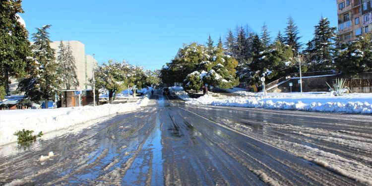 ოზურგეთის რომელ სოფლებში მიმდინარეობს გზის გაწმენდა – მერია ინფორმაციას ავრცელებს