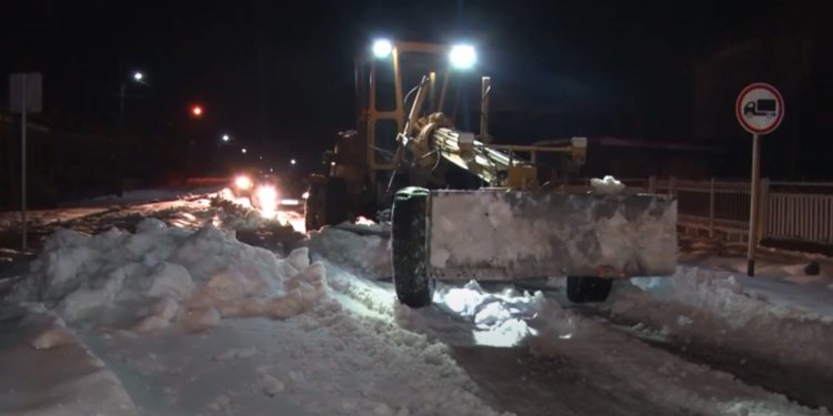 გზის გაწმენდის სამუშაოები ოზურგეთში ისევ გრძელდება