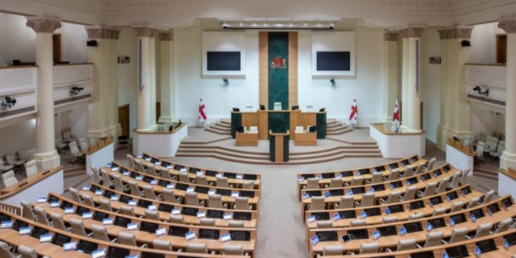 NDI: უმრავლესობა ფიქრობს, რომ არც ოცნება და არც ოპოზიცია მათი ინტერესებით არ მოქმედებს