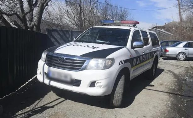 მეზობლები გორში ძმის მიერ ძმის მკვლელობის სავარაუდო მიზეზზე საუბრობენ