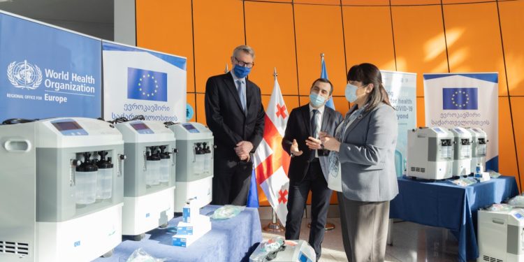 ევროკავშირმა და ჯანმრთელობის მსოფლიო ორგანიზაციამ COVID-19-თან ბრძოლის მიზნით საქართველოს სამედიცინო აღჭურვილობა გადასცა