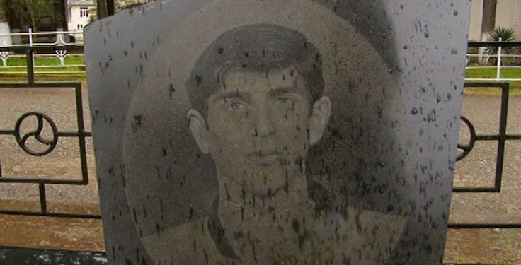 ვიდეო – ლანჩხუთში აფხაზეთის ომის გმირის საფლავი გაძარცვეს