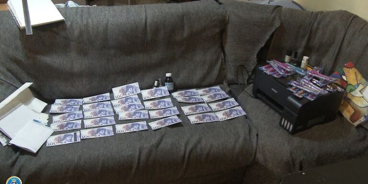 საგამოძიებო სამსახურმა ყალბი ფულის დამზადება-გასაღების ბრალდებით ორი პირი დააკავა