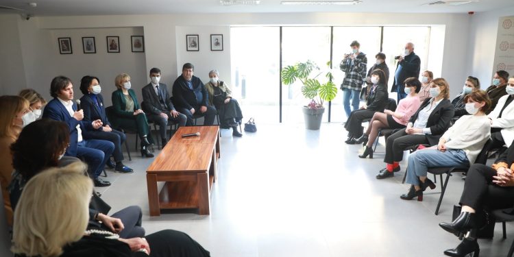 ვიდეო – „ქართული ოცნების“ თავმჯდომარე ირაკლი კობახიძე პარტიის გურიის რეგიონის ადგილობრივი ორგანიზაციების წევრ ქალებს შეხვდა