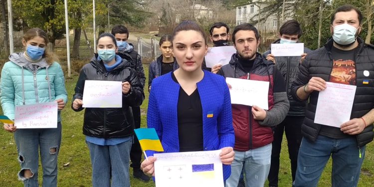 ახალგაზრდებმა სოფელ აკეთში უკრაინის მხარდამჭერი აქცია გამართეს