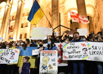 ღარიბაშვილის წინააღმდეგ მრავალრიცხოვანმა აქციამ პარლამენტის წინ გადაინაცვლა