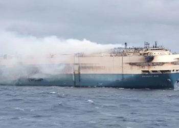 ნახევარ მილიარდ დოლარიანი ხანძარი – ატლანტის ოკეანეში ათასობით Bentley და Lamborghini დაიწვა