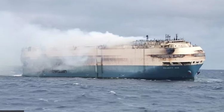 ნახევარ მილიარდ დოლარიანი ხანძარი – ატლანტის ოკეანეში ათასობით Bentley და Lamborghini დაიწვა