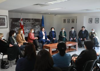 ირაკლი კობახიძემ ოზურგეთში გურიის ადგილობრივი ორგანიზაციების წევრ ქალებთან შეხვედრა გამართა