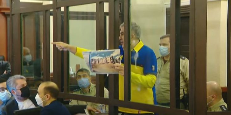 ხმაური საქალაქო სასამართლოში – მიხეილ სააკაშვილის სიტყვამ პროკურორები გააღიზიანა