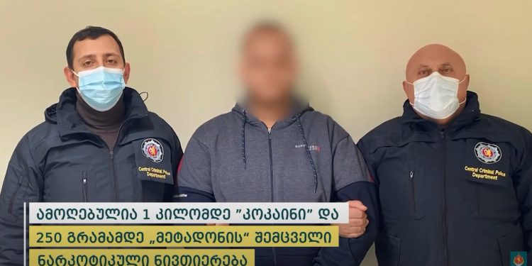 პოლიციამ ბრაზილიის მოქალაქე დააკავა, რომელსაც აეროპორტის გავლით, საქართველოში 1 კილოგრამამდე “კოკაინი” სხეულით შემოჰქონდა