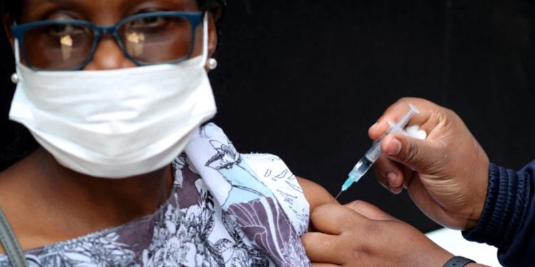 სამხრეთ აფრიკაში ომიკრონის ქვევარიანტის სულ უფრო მეტი შემთხვევა ფიქსირდება