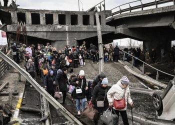 მედია – რუსმა სამხედროებმა ირპენში ევაკუაციის დროს მშვიდობიან მოსახლეობას ცეცხლი გაუხსნეს, არის მსხვერპლი