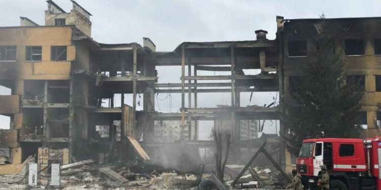 უკრაინული მედიის ინფორმაციით, ქალაქ ახტირკაში რუსულმა ძალებმა სამხედრო ნაწილს ცეცხლი გაუხსნეს, დაიღუპა 70-მდე უკრაინელი სამხედრო