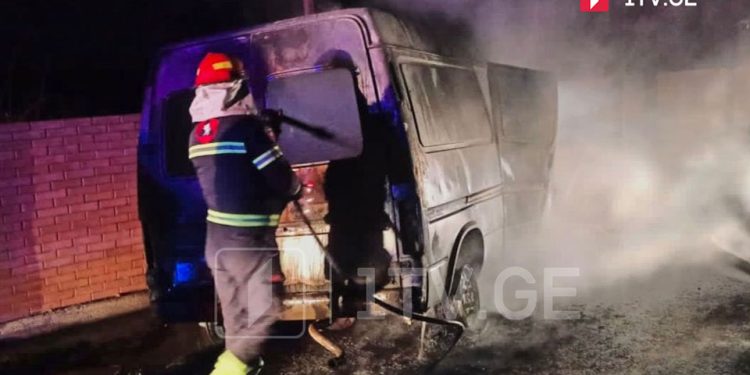 ლაგოდეხში მიკროავტობუსი ბუნებრივი აირის მილს შეეჯახა, მძიმე დამწვრობა მიიღო ორმა პირმა