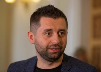 დავით არახამია – ერთი მილიონი დოლარის პრემიას გადავიხდით გატაცებულ ან ნაალაფარ თვითმფრინავში, პროგრამაში ჩართულ რუს მფრინავებს უზრუნველვყოფთ თავისუფალი ქვეყნის მოქალაქეობით