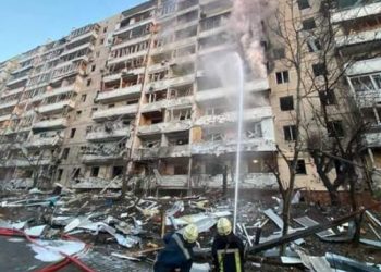 კიევში სარაკეტო თავდასხმების შედეგად ორი მრავალსართულიანი კორპუსი დაზიანდა, არის მსხვერპლი