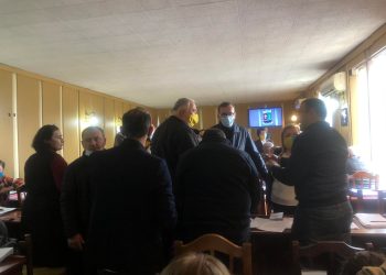 ხმაური და დაპირისპირება ოზურგეთის საკრებულოს სხდომაზე