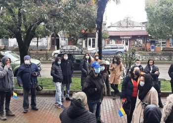 ოზურგეთში “ალტ-ინფოს” ოფისის გახსნა აქციით გააპროტესტეს