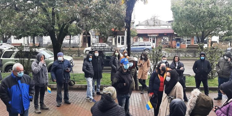 ოზურგეთში “ალტ-ინფოს” ოფისის გახსნა აქციით გააპროტესტეს