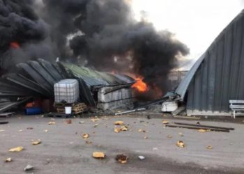 უკრაინული მხარის ინფორმაციით, უკრაინის ჰაერსაწინააღმდეგო დაცვის სისტემამ კიევის მახლობლად რაკეტა ჩამოაგო, რასაც მასშტაბური ხანძარი მოჰყვა