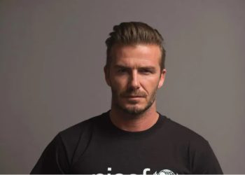 დევიდ ბექჰემმა თავისი სოციალური მედიის არხები უკრაინიდან ამბების გასაზიარებლად უკრაინელ მედიკოსს გადასცა